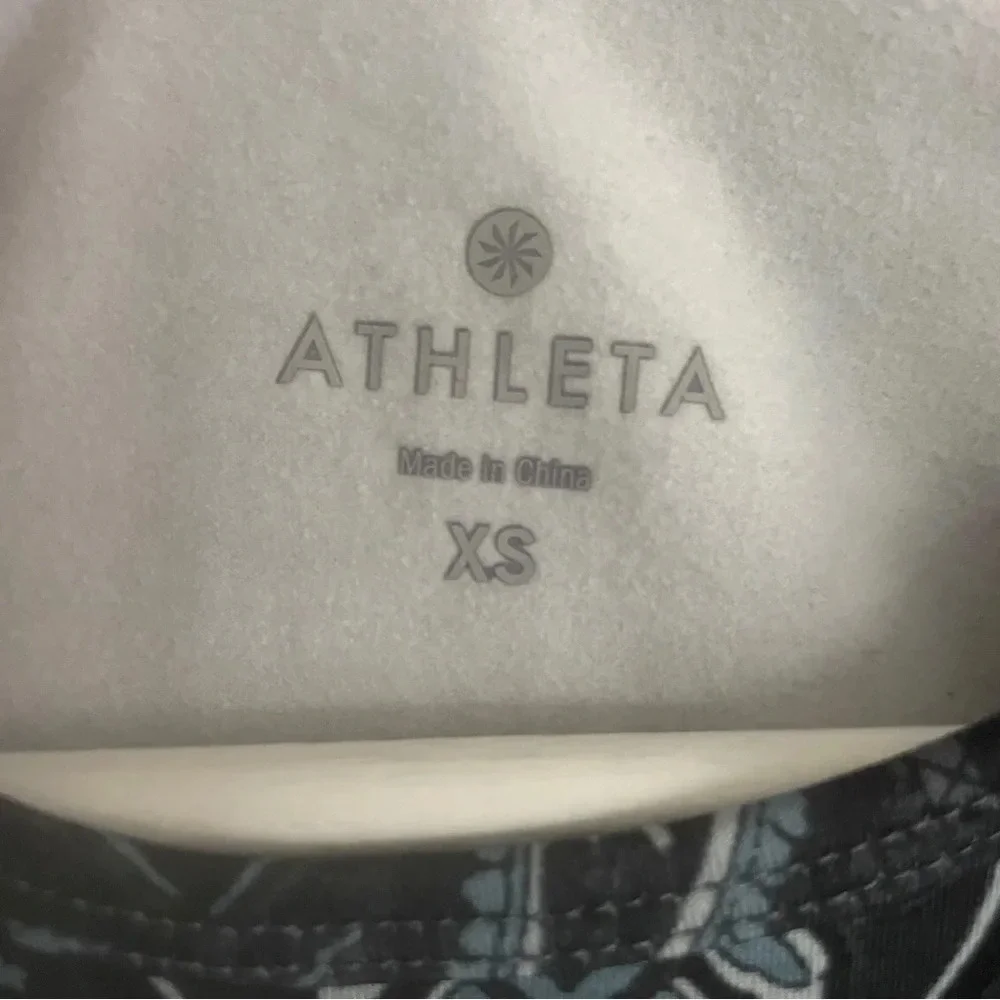 Athleta Sierra Nevada Top Womens Size XS Blue Paisley Long Sleeve Thumbholes Run - Picture 6 of 7